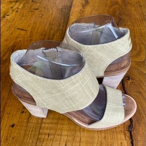 Toms Metallic Cut Out Womens Sandals/Gold/Stack Heel/Side Zipper/Size 7